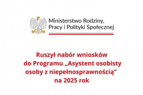  Na grafice widnieje oficjalne logo Ministerstwa Rodziny, Pracy i Polityki Społecznej. W górnej części grafiki znajduje się herb Polski — biały orzeł w złotej koronie. Obok herbu, po prawej stronie, umieszczona jest nazwa ministerstwa: "Ministerstwo Rodziny, Pracy i Polityki Społecznej" w kolorze czarnym, z czerwonymi liniami poniżej tekstu.  Pod spodem, w centralnej części grafiki, znajduje się napis w kolorze czerwonym, informujący o rozpoczęciu naboru wniosków do programu: "Ruszył nabór wniosków do Programu 