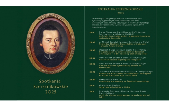 Obraz prezentuje zaproszenie na "Spotkania Szersznikowskie 2025". W tle ciemnozielone tło, po lewej portret młodego mężczyzny w złotej ramie. Po prawej szczegółowy harmonogram wydarzeń z datami, nazwiskami prelegentów i tematami wykładów, m.in. o historii, sztuce i lokalnej tradycji. Tekst zachowany w eleganckim stylu z akcentami złota.